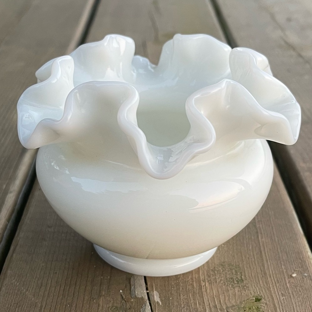 Vintage Fenton Ruffled Edge Milk Glass Rose Bowl Retro Glass Decor - Picture 1 of 13